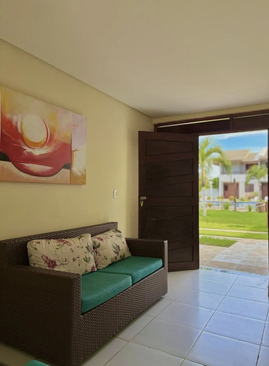 Sala do duplex com porta para o jardim